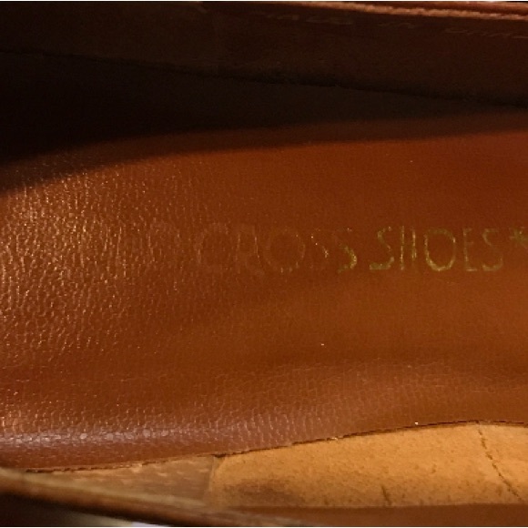 VTG RED CROSS LEATHER FLATS - Picture 8 of 13